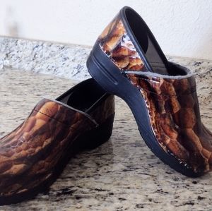 Dansko patent leather professional clogs- Women size 38/7